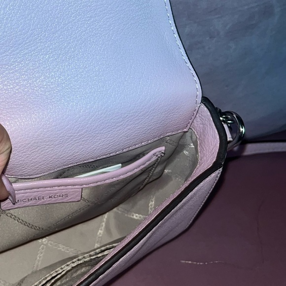 Pink lavender Michael Kors bag - Picture 3 of 3